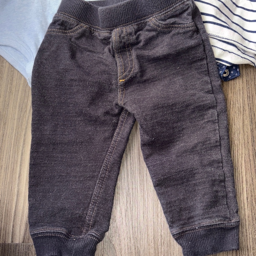 Bundle of 6 9 month outfits carters and more - Picture 5 of 12